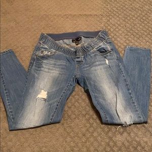 Distressed wash maternity jeans modern cut